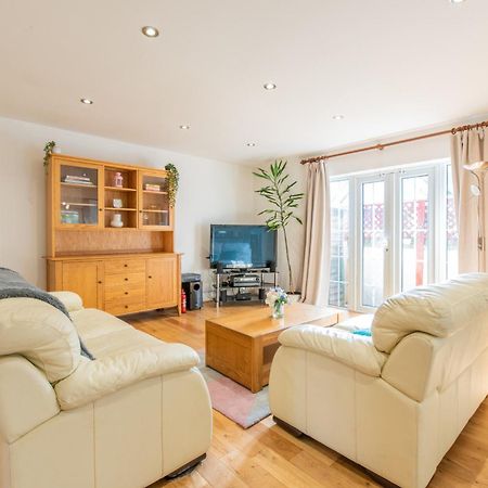 London Stratford - Spacious 2 Bed Flat With Secured Parking & Private Garden Ngoại thất bức ảnh