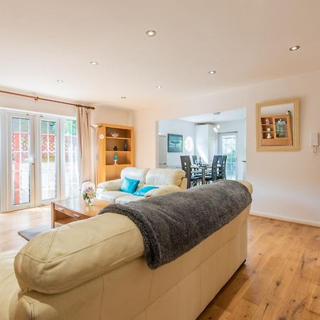 London Stratford - Spacious 2 Bed Flat With Secured Parking & Private Garden Ngoại thất bức ảnh
