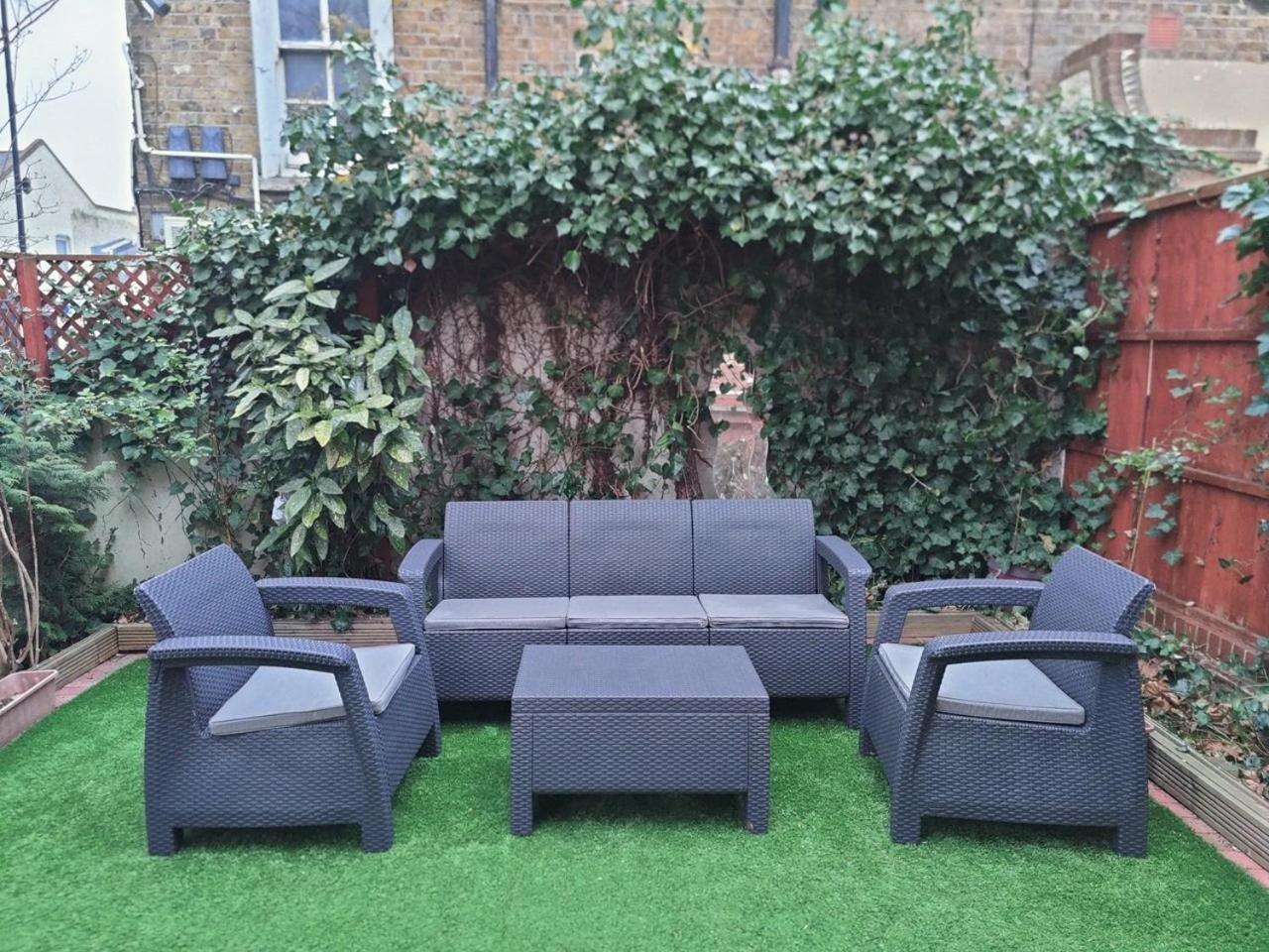 London Stratford - Spacious 2 Bed Flat With Secured Parking & Private Garden Ngoại thất bức ảnh