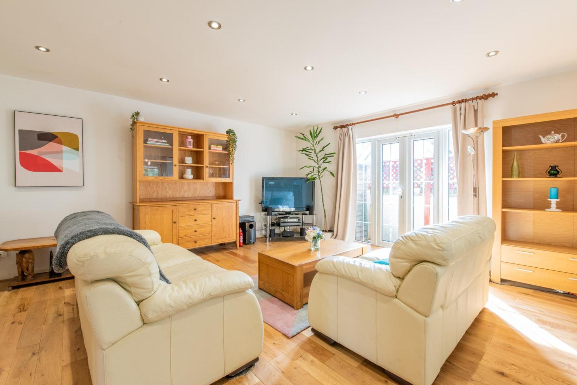 London Stratford - Spacious 2 Bed Flat With Secured Parking & Private Garden Ngoại thất bức ảnh