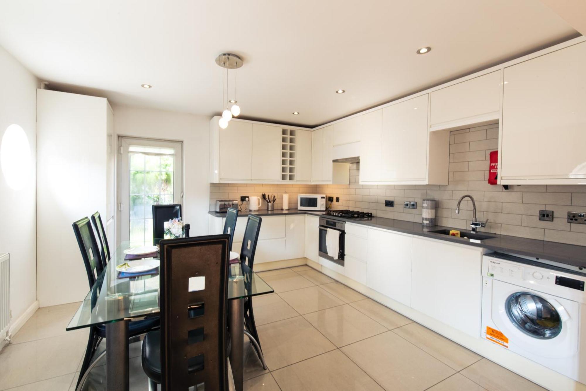 London Stratford - Spacious 2 Bed Flat With Secured Parking & Private Garden Ngoại thất bức ảnh